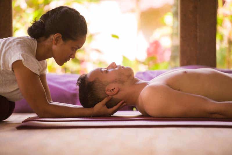 Img Balinese Therapist Woman