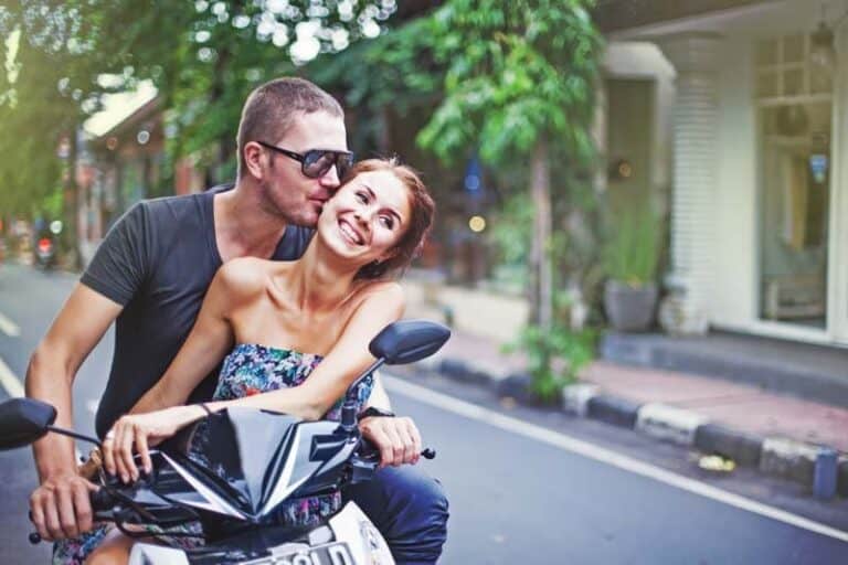Img couple on the bike