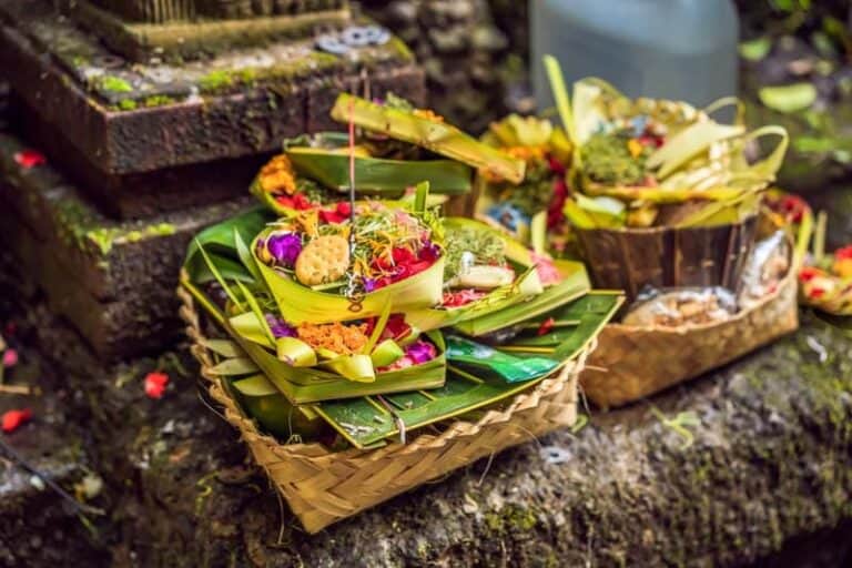 Img daily offerings canang sari bali