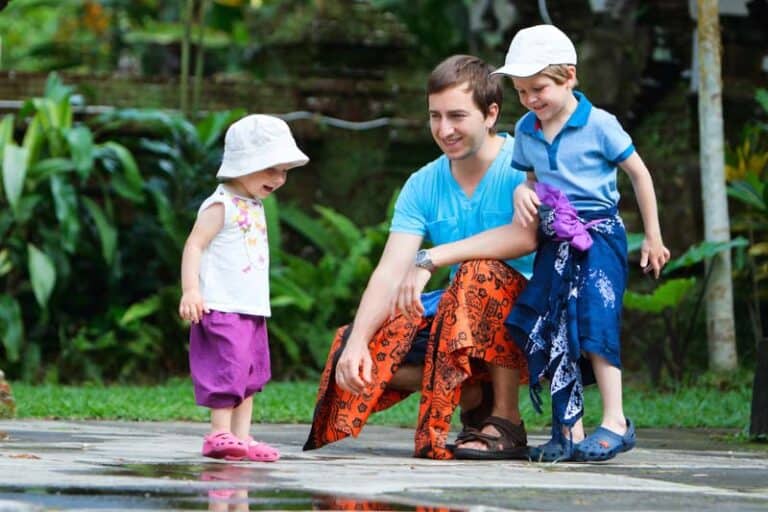 Img Father And Two Kids Bali Temple