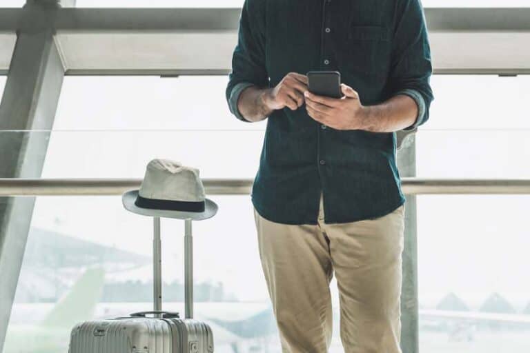 Img tourist smart phone