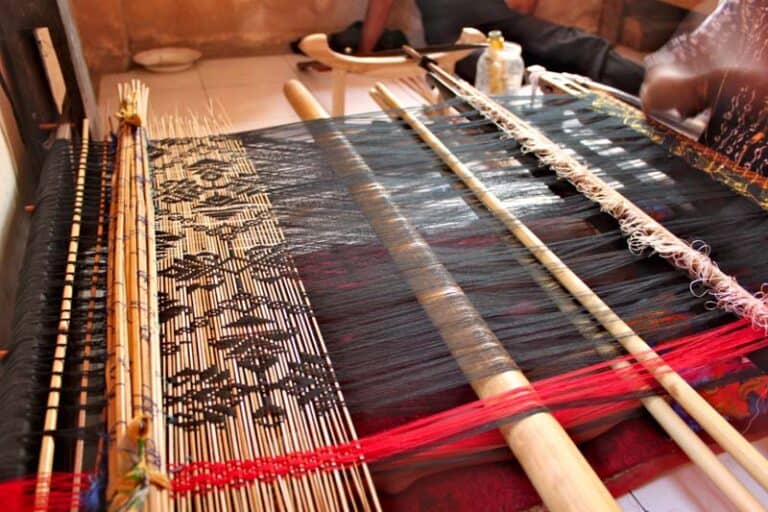 Img traditional weaving machine