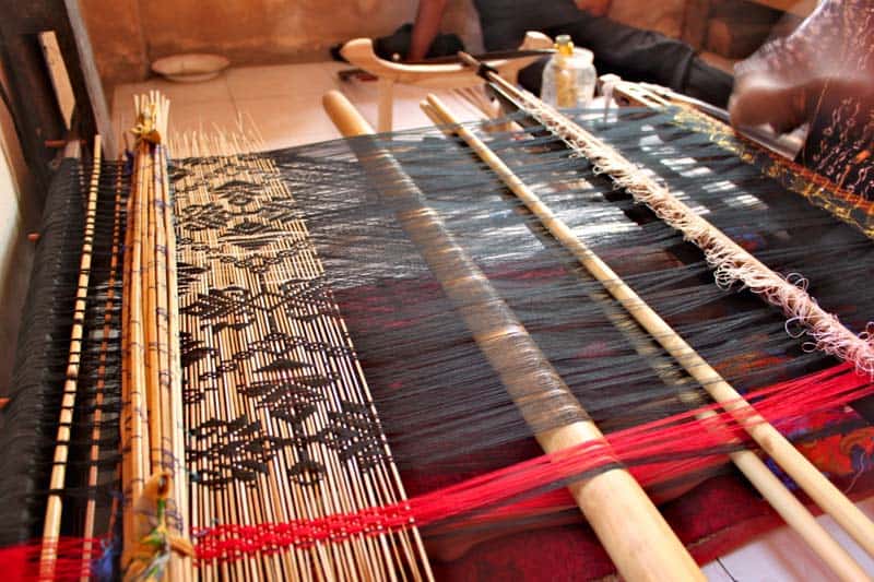 img_traditional-weaving-machine