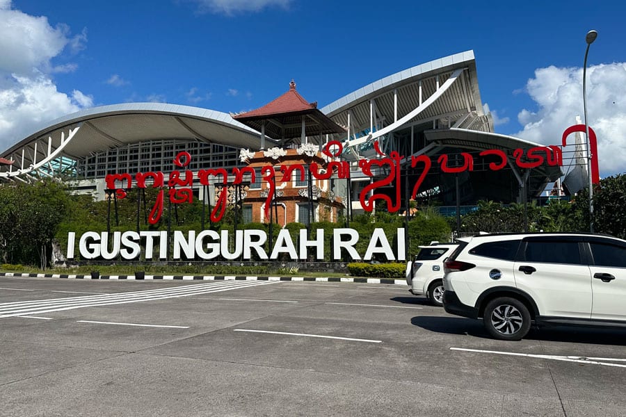 Img i gusti ngurah rai airport sign